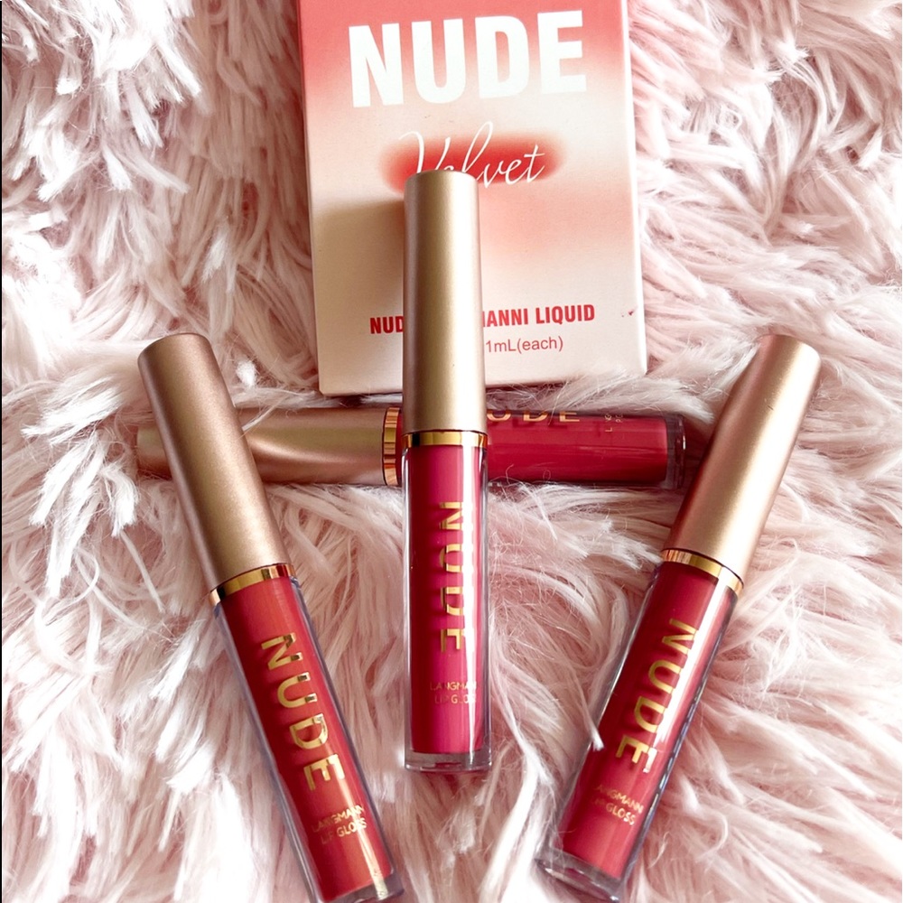 NUDE VELVET